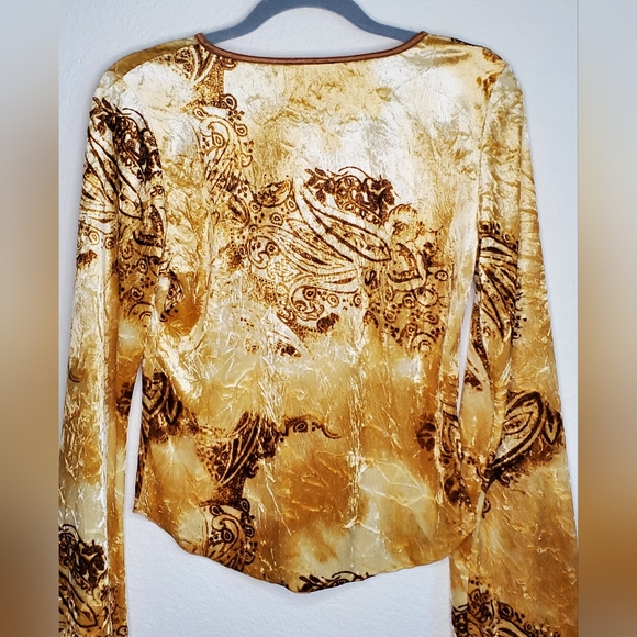 Beautiful and Soft Velour Top - Picture 7 of 8